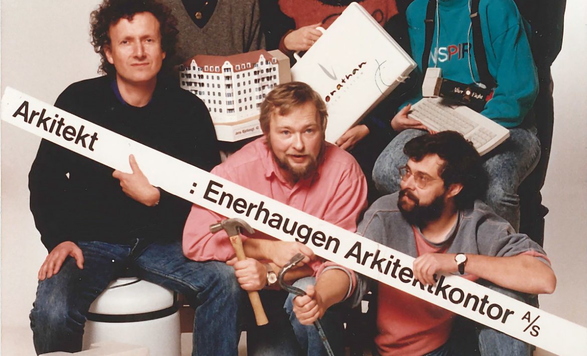Gruppebilde av kontoret fra 1989
